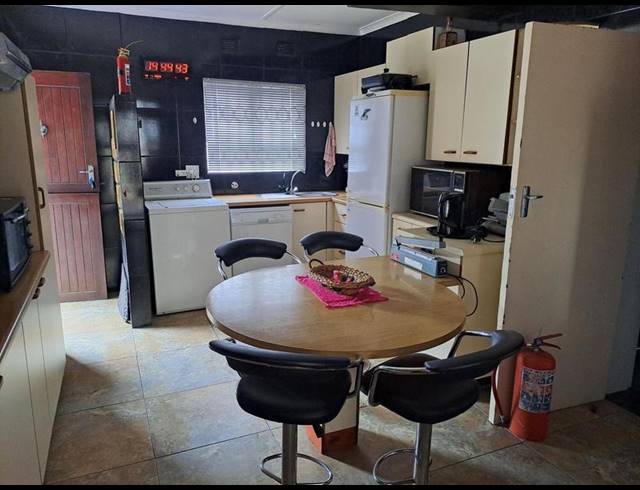 3 BEDROOM TOWNHOUSE FOR SALE IN UVONGO BEACH